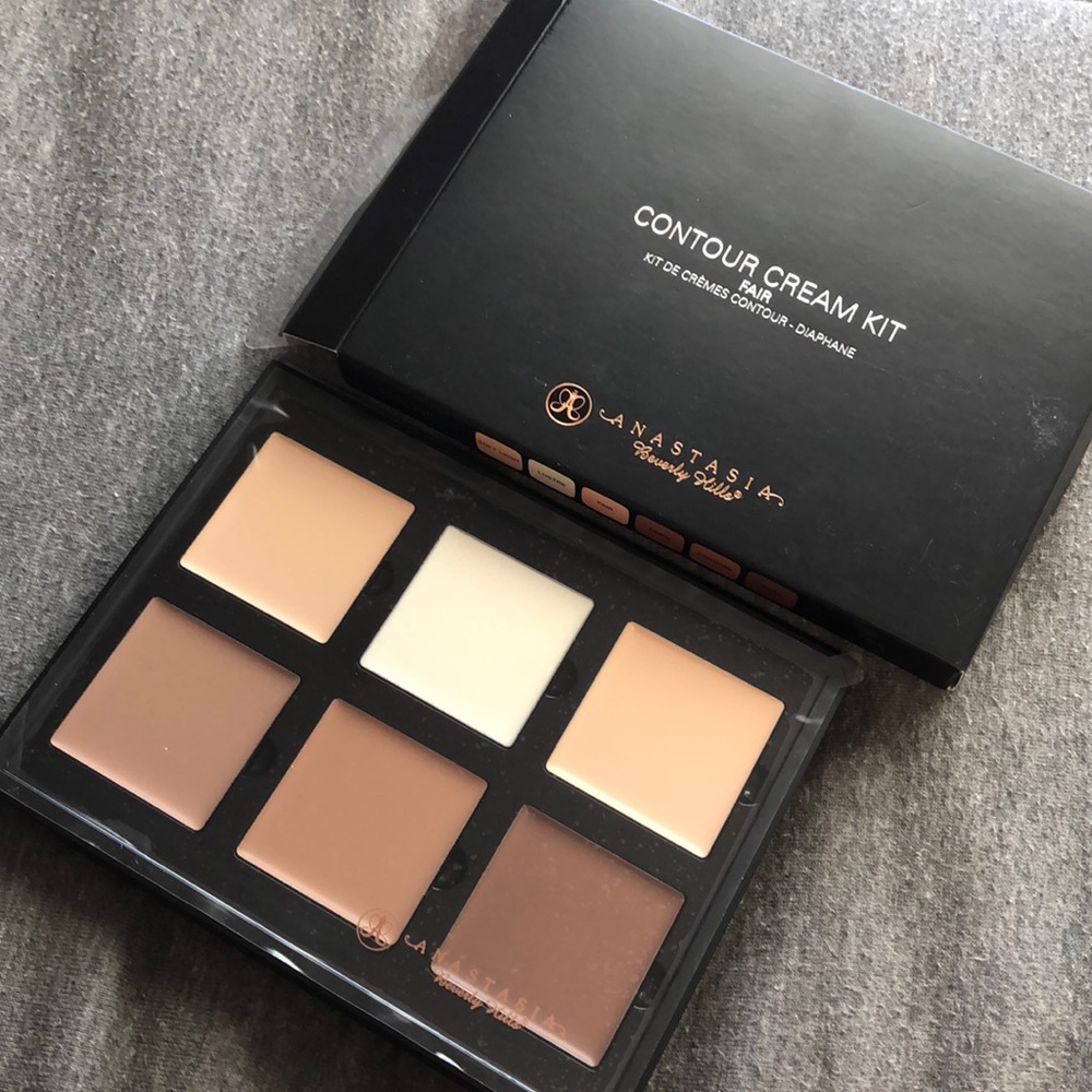 *LAST CHANCE*Brand new Anastasia fair contour kit!
